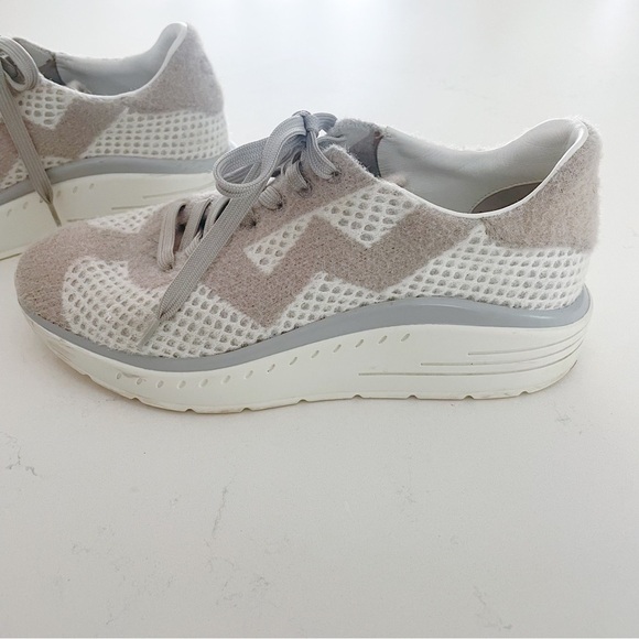 Stuart Weitzman Hartley Knit Sneakers 7.5 - Picture 2 of 6